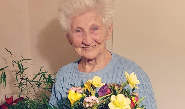 ¡Mucho poder! Conoce a Johanna Quass, una mujer de 98 años que sigue practicando gimnasia 