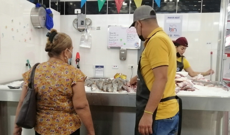 Altos precios y escasez de productos del mar afectan a consumidores en Cuaresma 