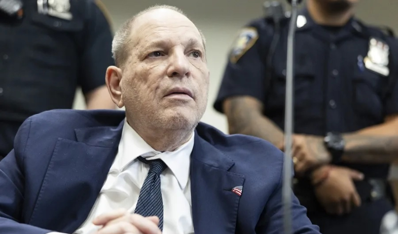 El jurado condena a Weinstein por agresión sexual, pero lo absuelve en otro cargo 