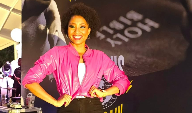 ¡El 'arbolito' que desafía el calendario! Zuleyka Humphrey mantiene viva la Navidad en junio y responde con humor en redes 