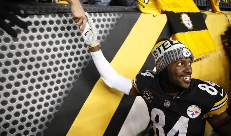 Antonio Brown, exestrella de la NFL, acusado de intento de asesinato tras tiroteo en Miami 