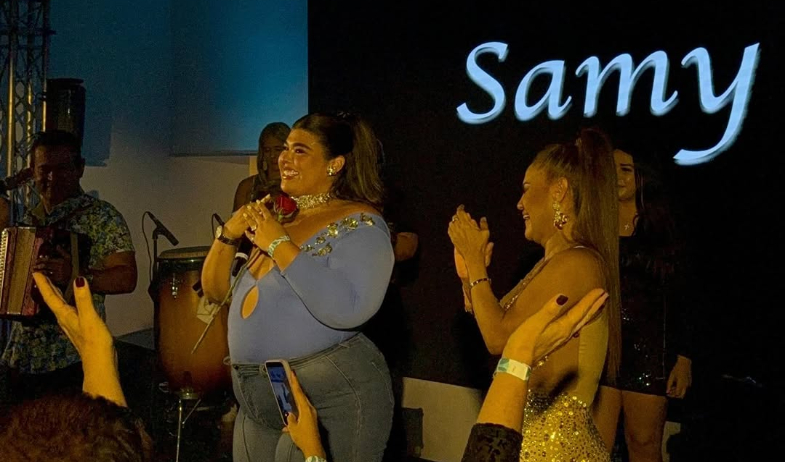 Brithany Ryce cumple un sueño al compartir escenario con Sandra Sandoval 