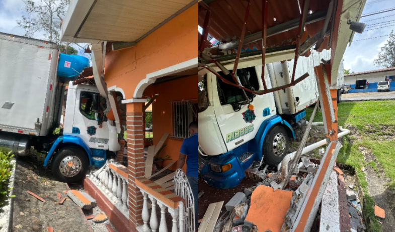 Camión choca contra casa y destroza columnas, techo y una cerca de pilotes  