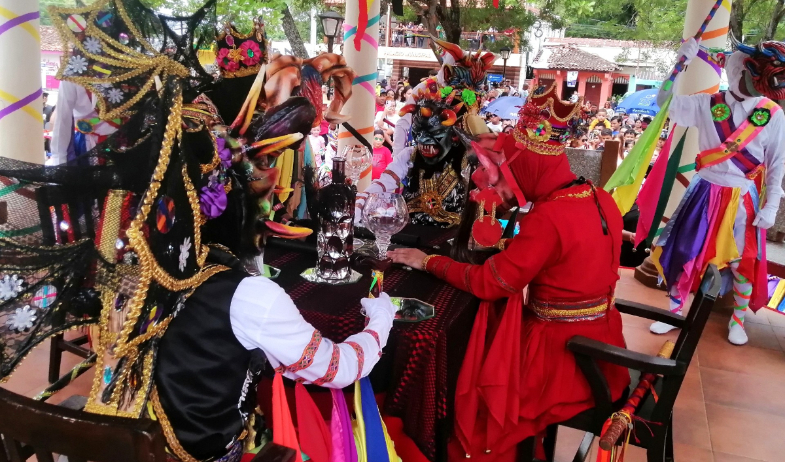 El bien y el mal se enfrentan en el tradicional 'Cuarteo del Sol' en La Villa 