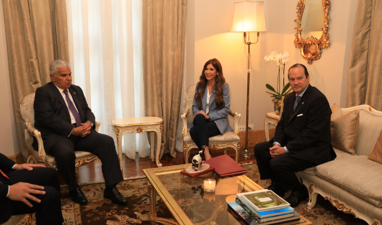  La secretaria de Seguridad Nacional de EE.UU., Kristi Noem, se reúne con el presidente Mulino  
