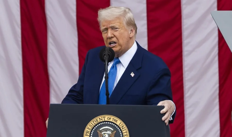 El Supremo se alinea con Trump contra el veto a su orden para limitar la ciudadanía 