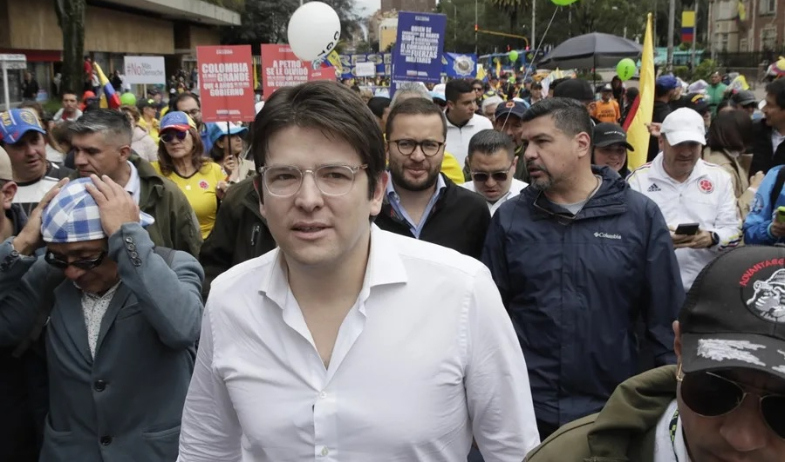 El senador Uribe Turbay es sometido a una cirugía de urgencia por un nuevo sangrado cerebral 