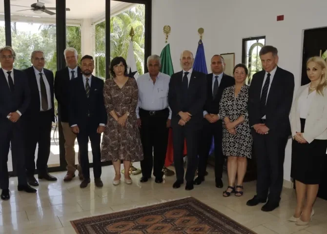   Embajadores de la Unión Europea se reúnen con Mulino y piden elecciones libres y transparentes   