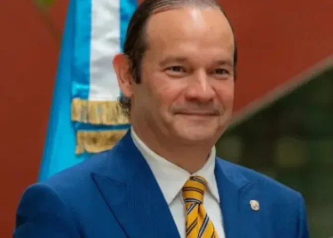   Canciller Martínez-Acha.   