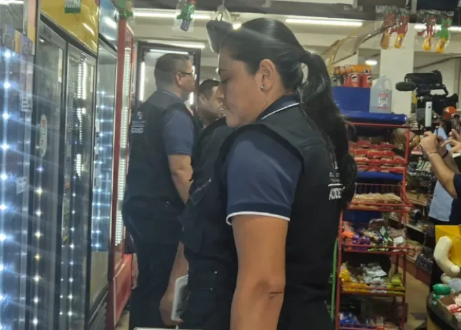  Investigan comerciantes por incumplir regulación en precios del agua  
