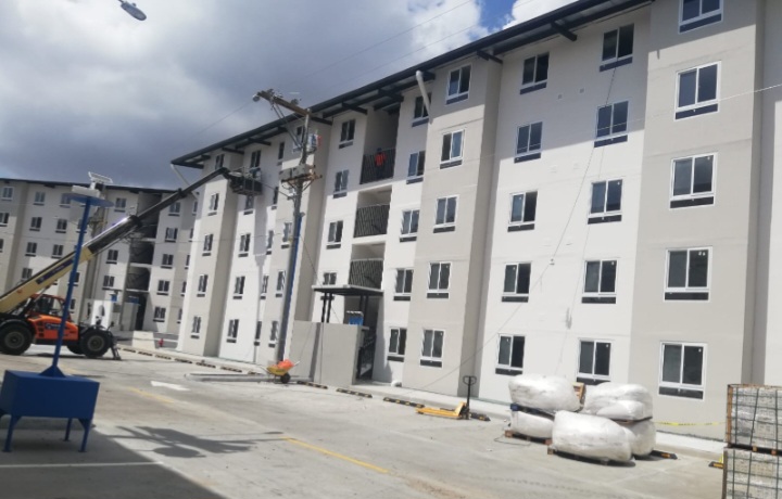 Realizan últimos acabados para entregar el complejo habitacional 'Micky' Sierra en San Miguelito 