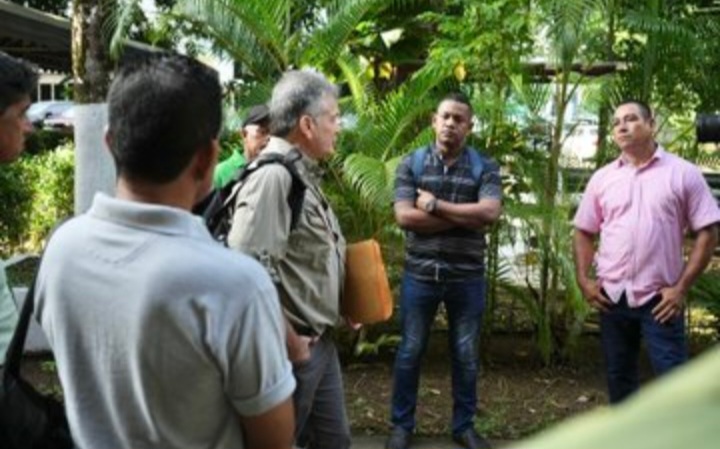‘Se acabaron los funcionarios refrigerados’, ministro de Ambiente empieza su trabajo en el campo 