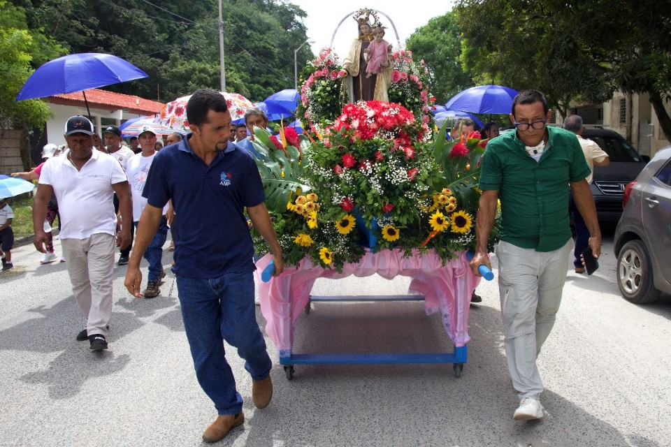 Celebran el Día de la Virgen del Carmen y el Día del Pescador en Vacamonte 