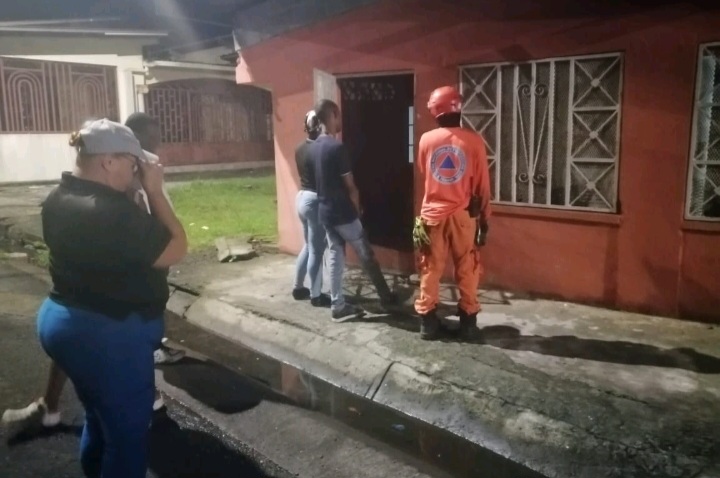 Reportan viviendas afectadas por inundación en Cativá; se desbordó la Quebrada Fantasma 