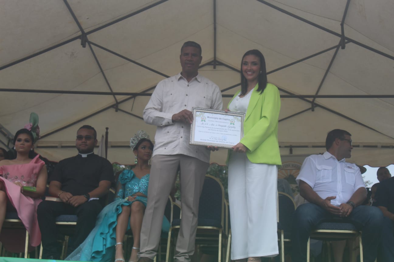 Capira celebró sus 169 años de fundación; distinguen a fisioterapista de la boxeadora Atheyna Bylon 