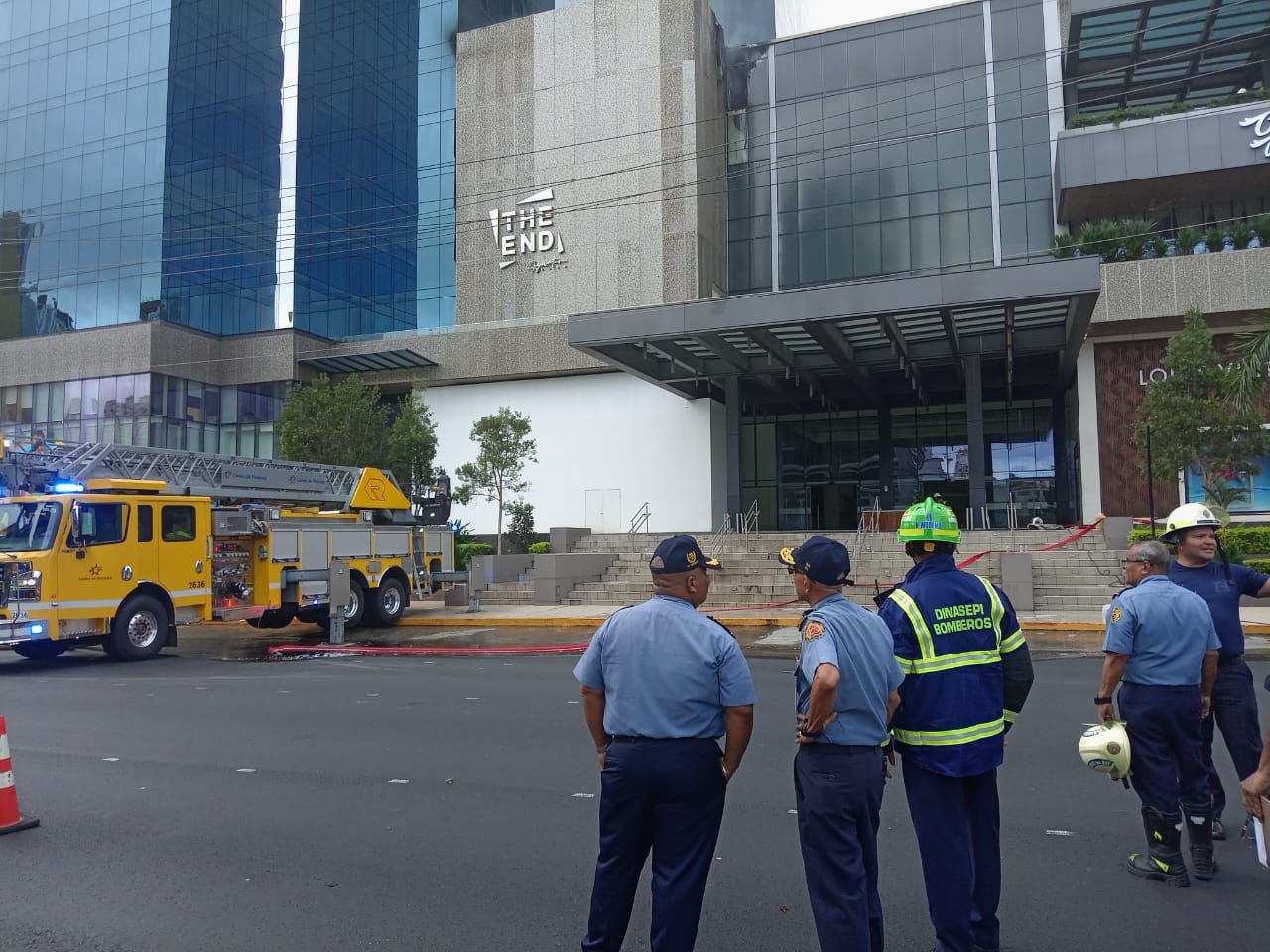 Extinguen incendio en centro comercial de Calle 50  