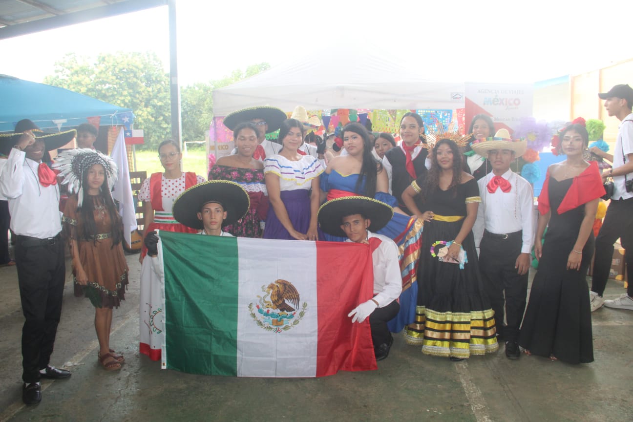 Presentan feria de turismo en el Colegio Venancio Fenosa Pascual 