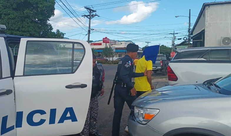 ¡En Veraguas! Detienen a taxista tras ser sorprendido manteniendo presuntamente relaciones sexuales con una menor de edad 