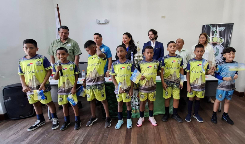 Niños colonenses representarán al país en torno de fútbol en Rusia 