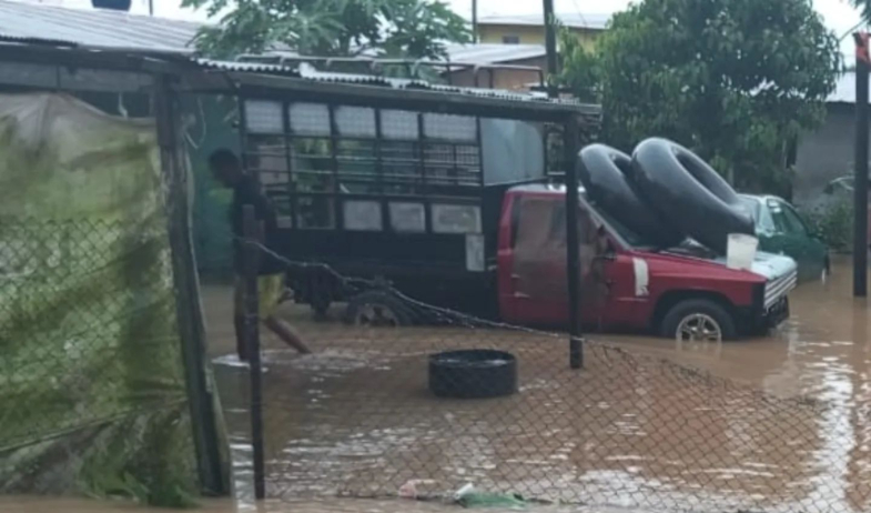 Lluvias torrenciales desbordan ríos y afectan a comunidades enteras en Colón 