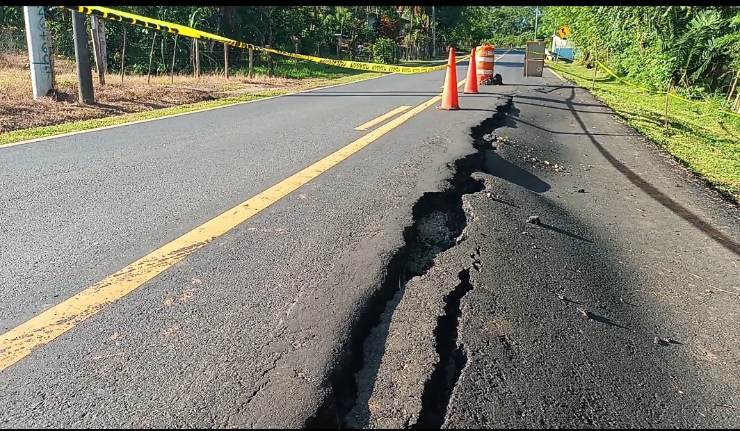 ¡Qué trastada! Calle recién construida en Veraguas presenta hundimiento, rajaduras y otras imperfecciones 