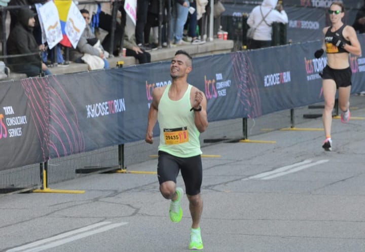 Panameño Abelardo Serrano gana primer lugar en su categoría en el Towaterfront Maraton en Canadá 