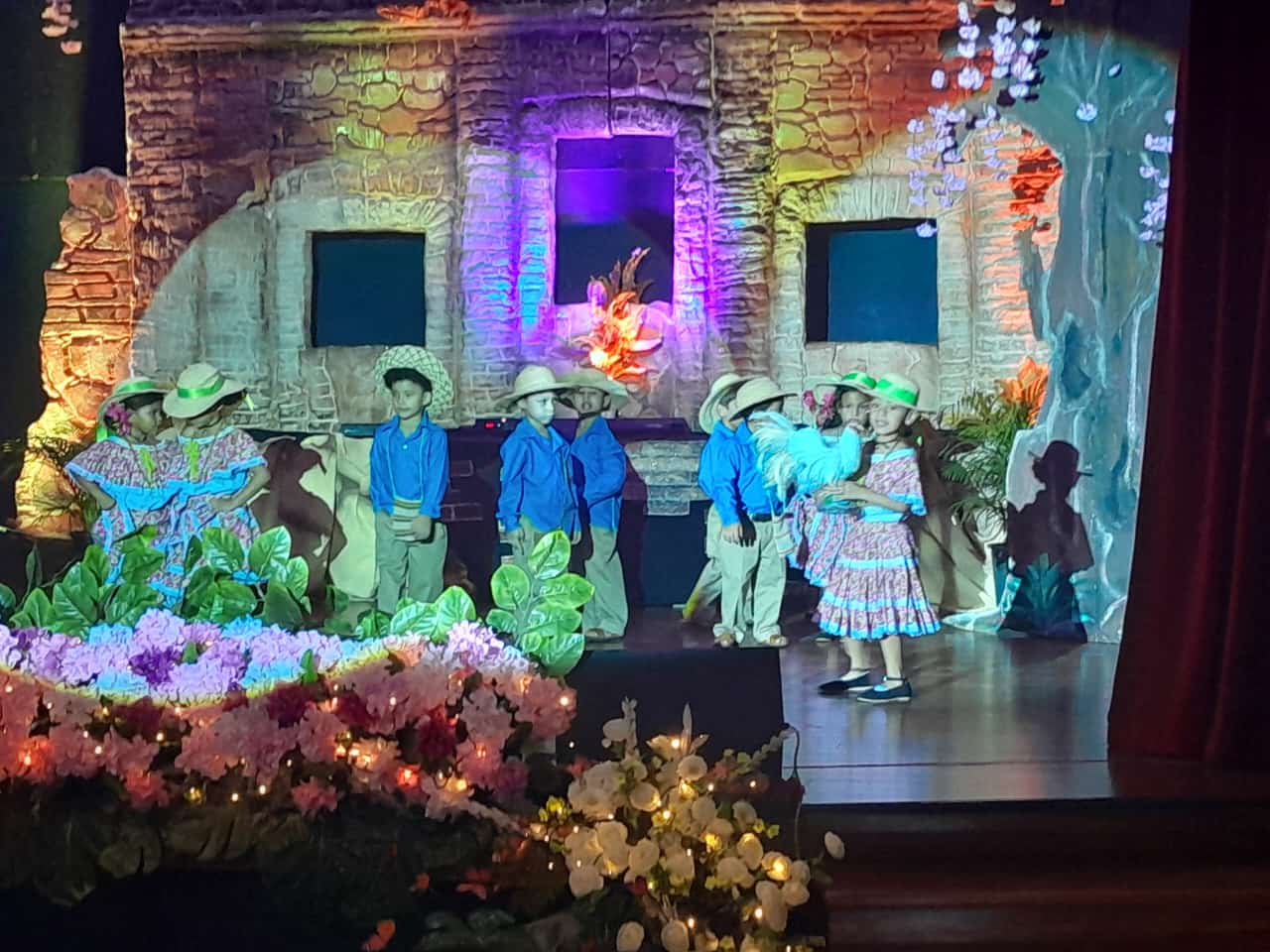 'Esencias de mi folclor' celebró su quinta versión en el Instituto Justo Arosemena 