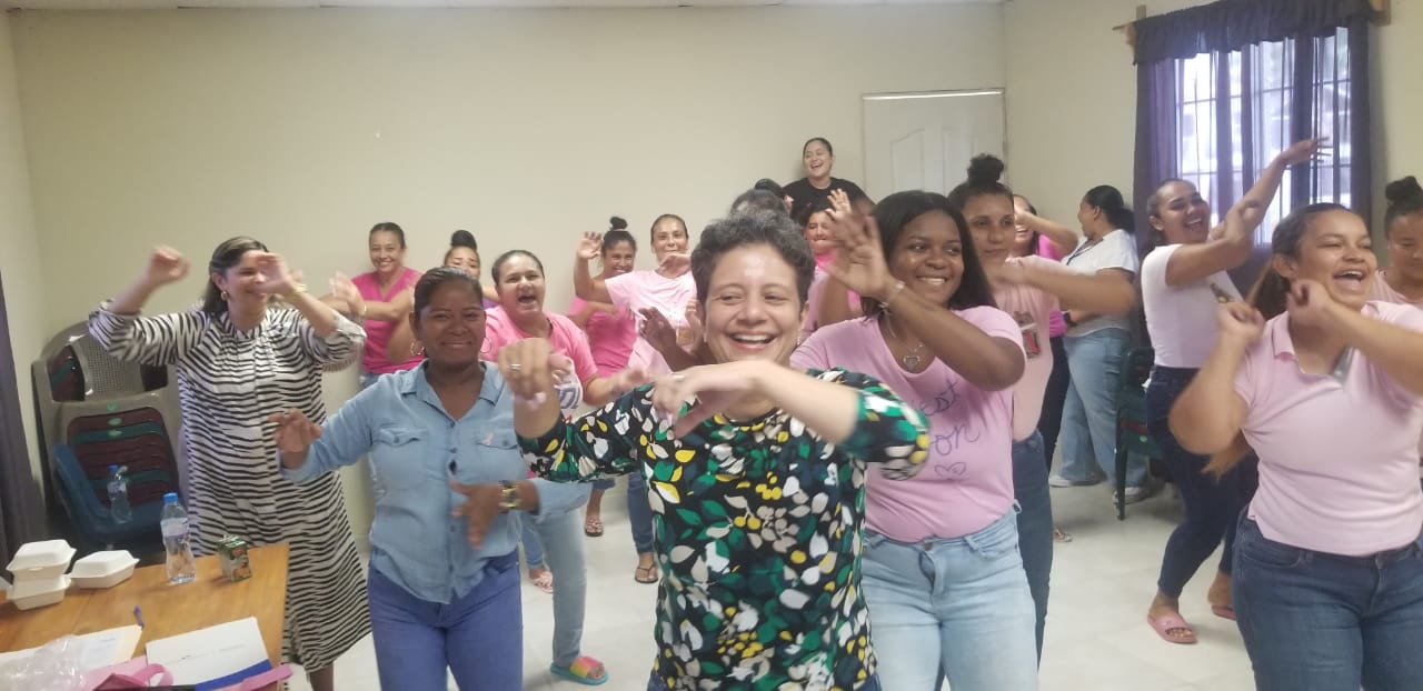 Realizan actividad de prevención del cáncer de mama en Llano Marín 