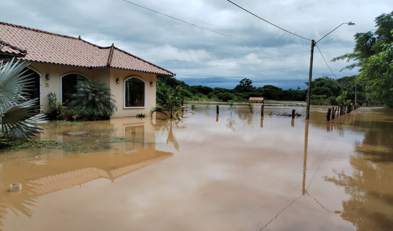 Azuero enfrenta fuertes lluvias y deslizamientos que dejan comunidades afectadas 