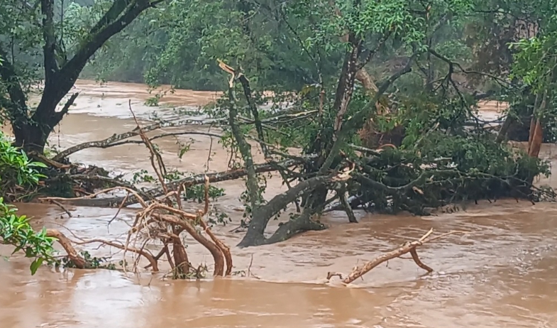 Comunidades en Mariato siguen aisladas y urgen ayuda humanitaria tras intensas lluvias en Veraguas 