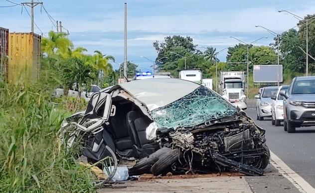 ¡Vive para contarlo! Conductor choca contra un contenedor en la autopista Arraiján - La Chorrera 