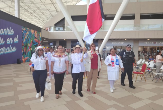 Autoridades de Colón inician festividad del Mes de la Patria 