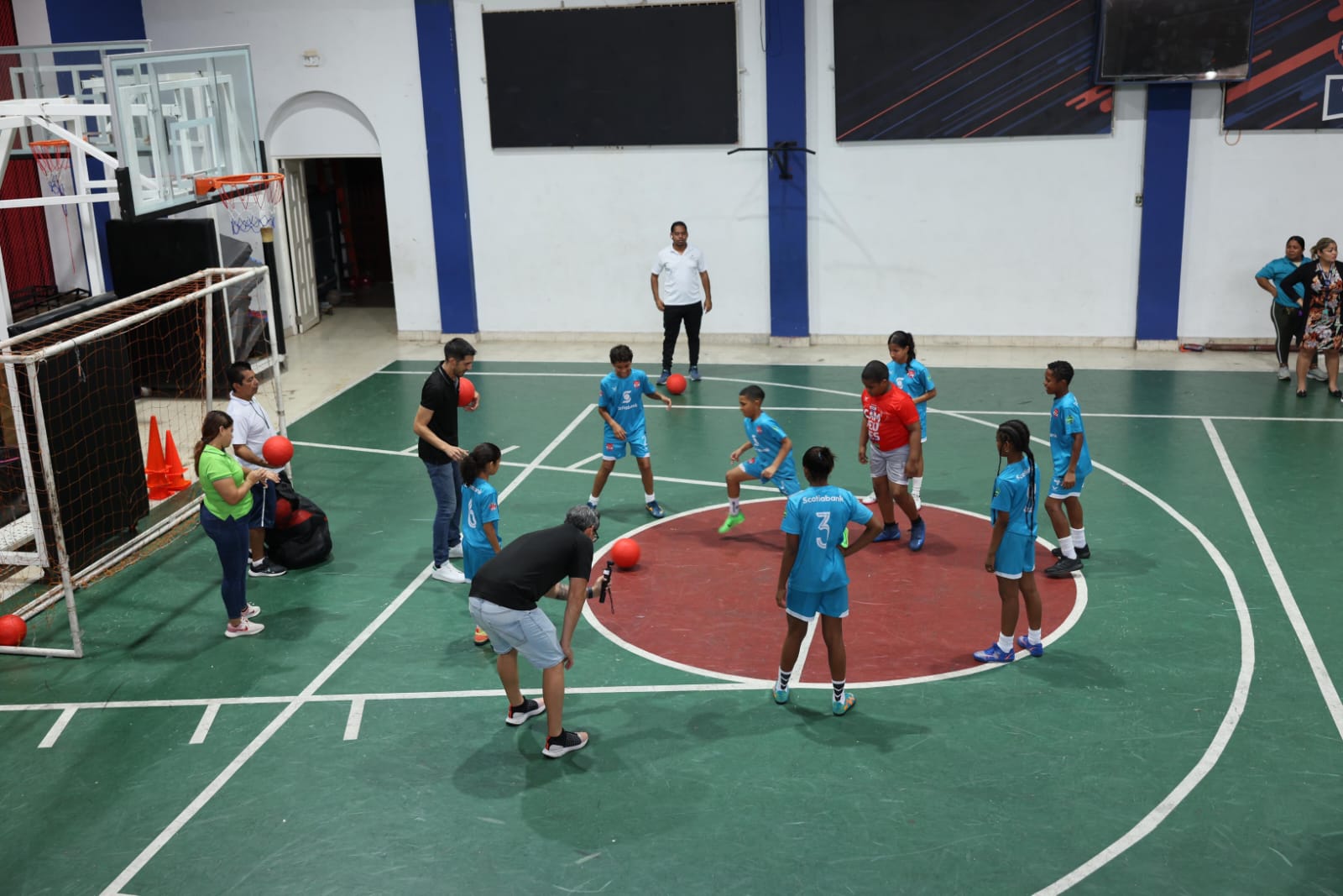 Jaime Penedo entrena a equipo infantil que representará a Panamá en torneo internacional 