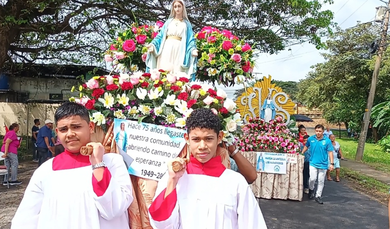 Romería Mariana en Santiago celebra 75 Años de fe y devoción a la virgen de la Medalla Milagrosa 