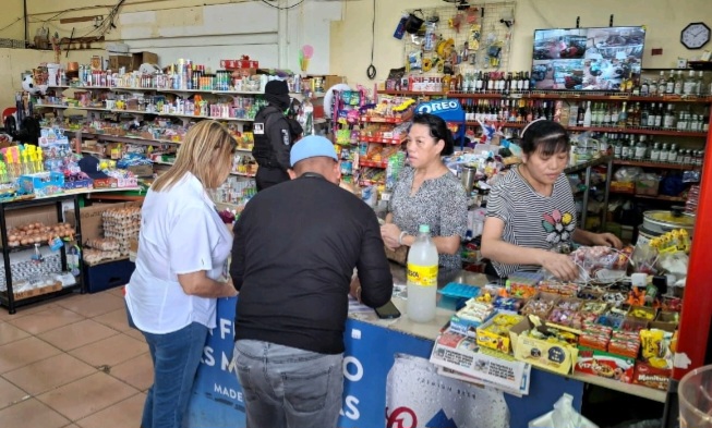 Le cayeron a tiendas que vendían lotería clandestina en La Chorrera 