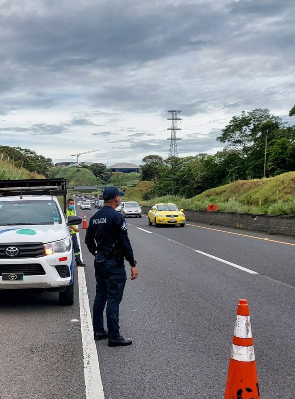 Coordinan para mejorar conectividad en la autopista Panamá-Colón 