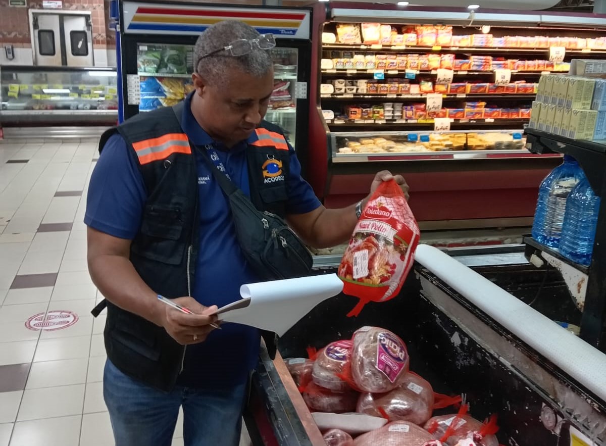 Presentan sondeo sobre el costo aproximado de la cena navideña 