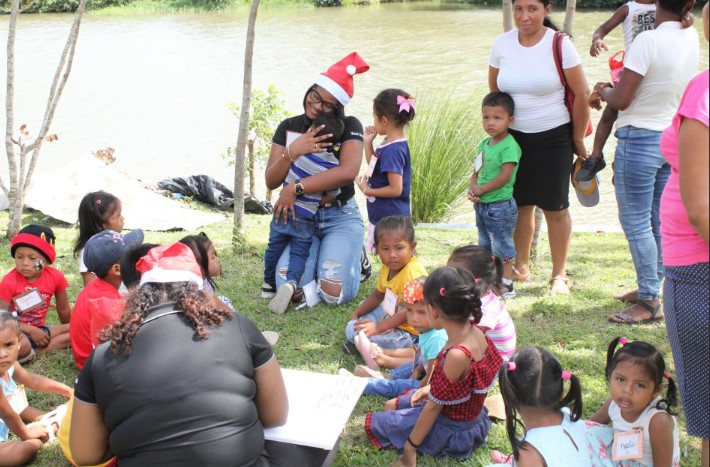 Jóvenes de Colón llevan alegría a El Chilar en Río Indio 