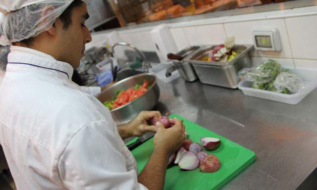 Brindan recomendaciones para una alimentación saludable durante las fiestas de fin de año  