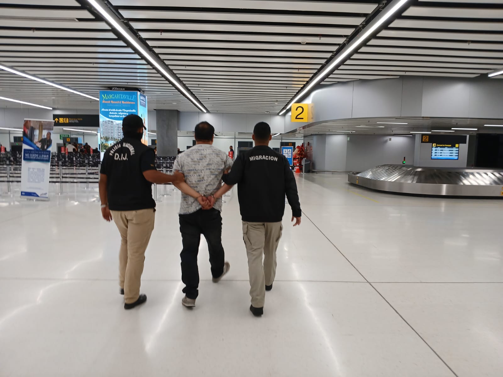 Atrapan a chinito sospechoso de distribución de monedas falsas en el Aeropuerto de Tocumen 