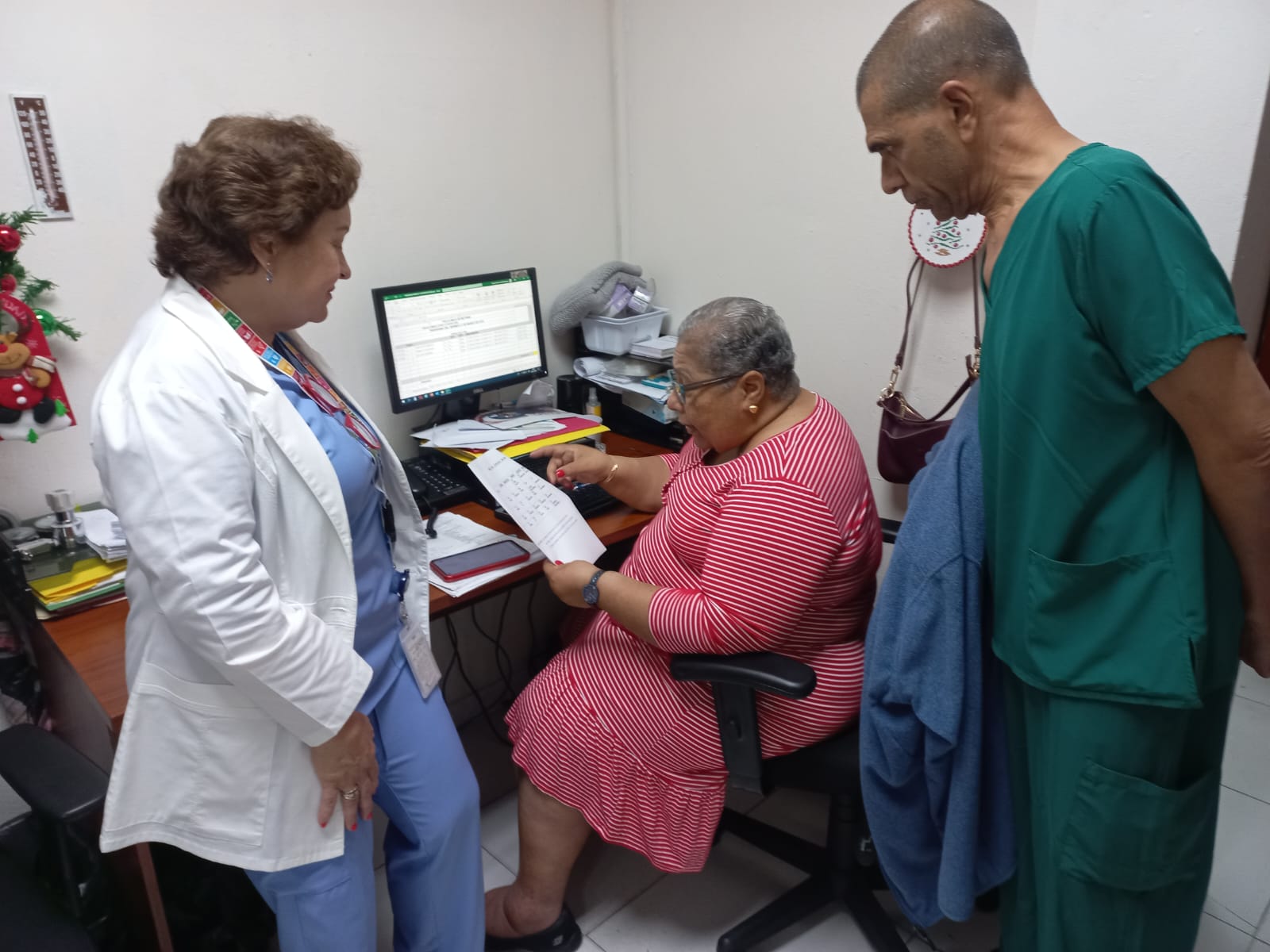 Autoridades médicas realizan recorrido en la Policlínica de Betania para una mejor atención de los asegurados 