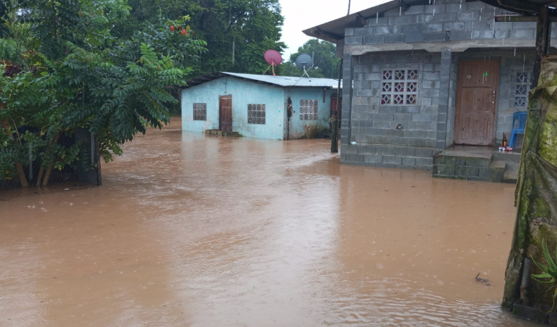 Lluvias dejan inundaciones en poblaciones en Costa Arriba de Colón 