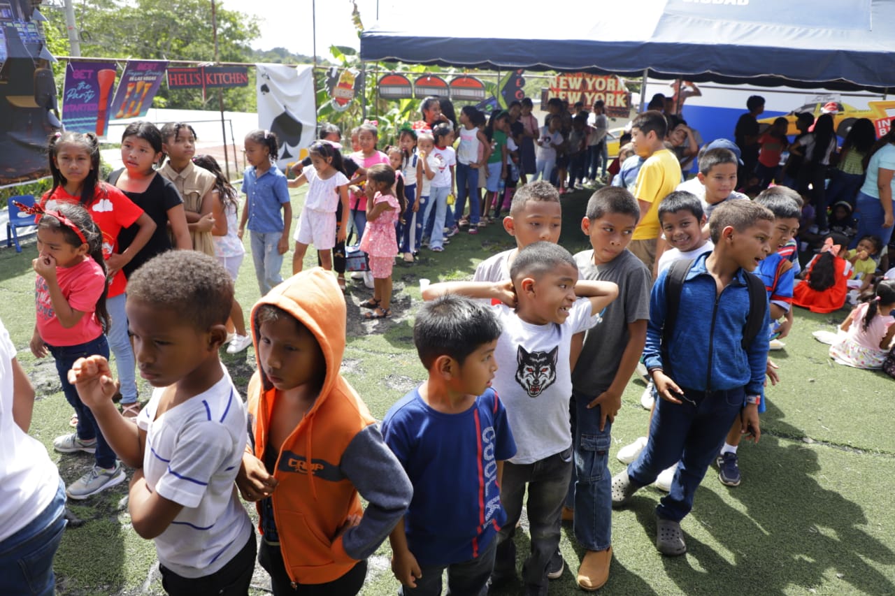 Voluntarios de la Fundación Dr. Clown PTY compartieron una jorna de alegría y diversión en la Escuela Nuevo Jerusalén 