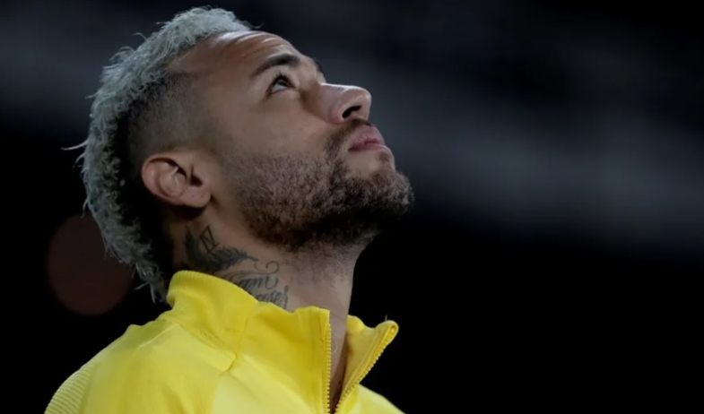 Neymar llega a Brasil para firmar con el club Santos 