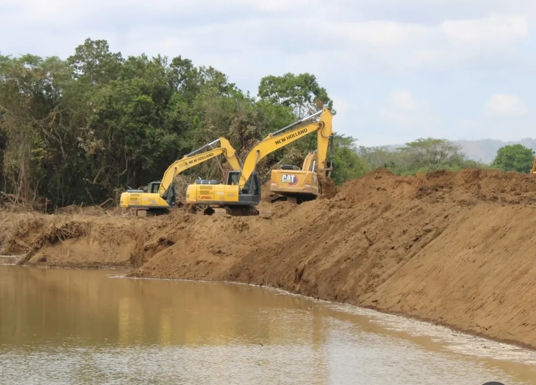 Continúan trabajos de dragado en ríos para prevenir inundaciones 