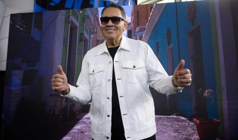 A Tito Nieves le 'da risa' cuando escucha que la salsa 'revivió' gracias a Bad Bunny 