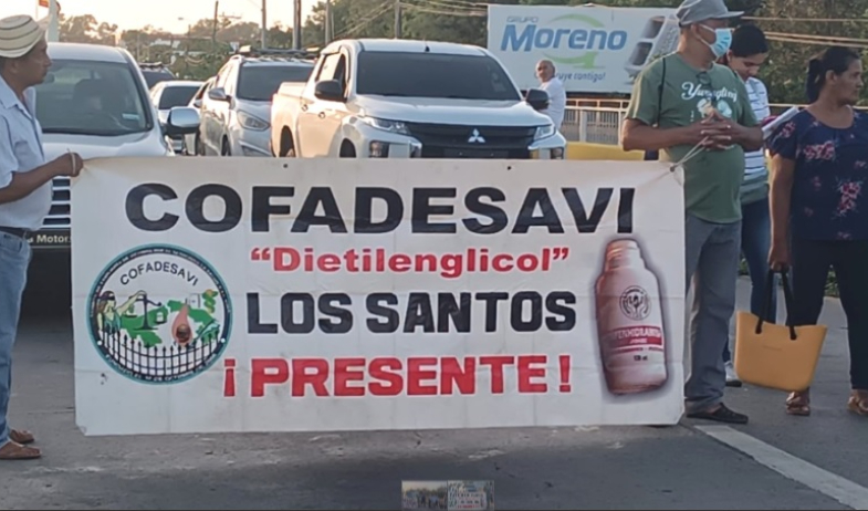 Pacientes afectados por dietilenglicol cierran vía por varias horas en Azuero 