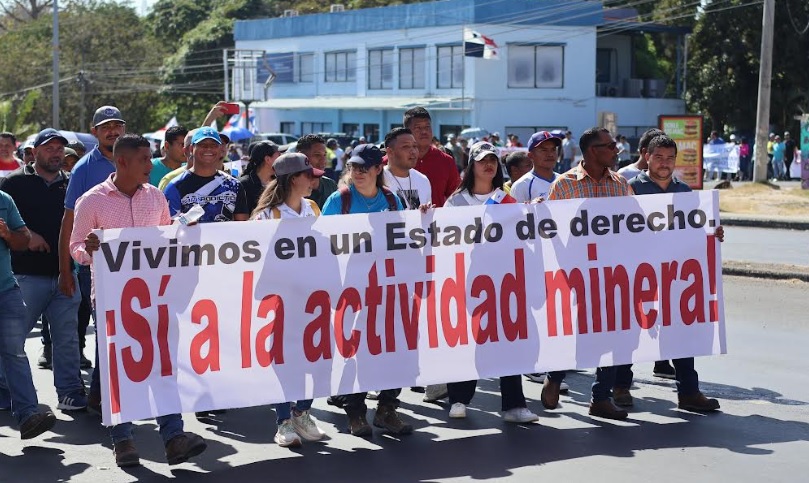 Extrabajadores y proveedores de Cobre Panamá marchan en Penonomé exigiendo reactivación de la mina 