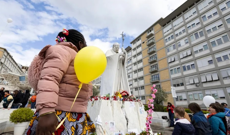 El papa Francisco: 'Estoy atravesando un momento de prueba y me uno a los tantos hermanos frágiles' 