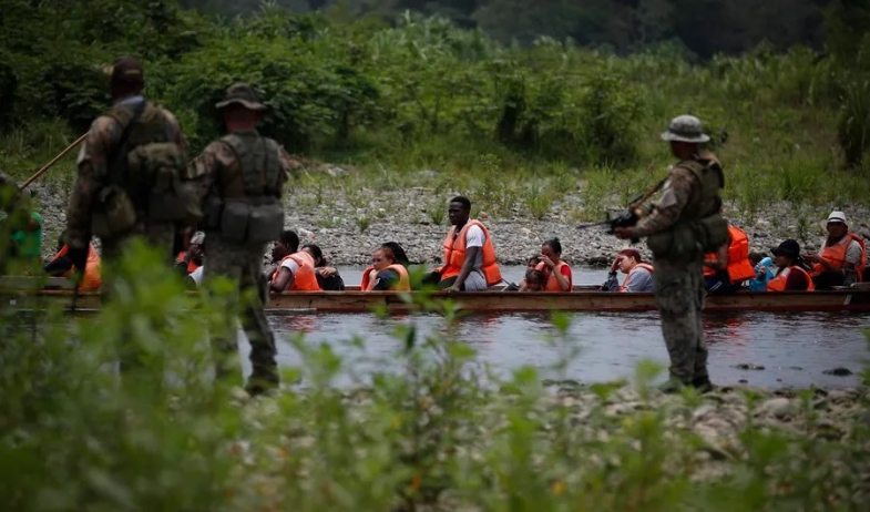 Panamá, en contacto con otros países para dar salida segura a los 111 deportados por EE.UU. 